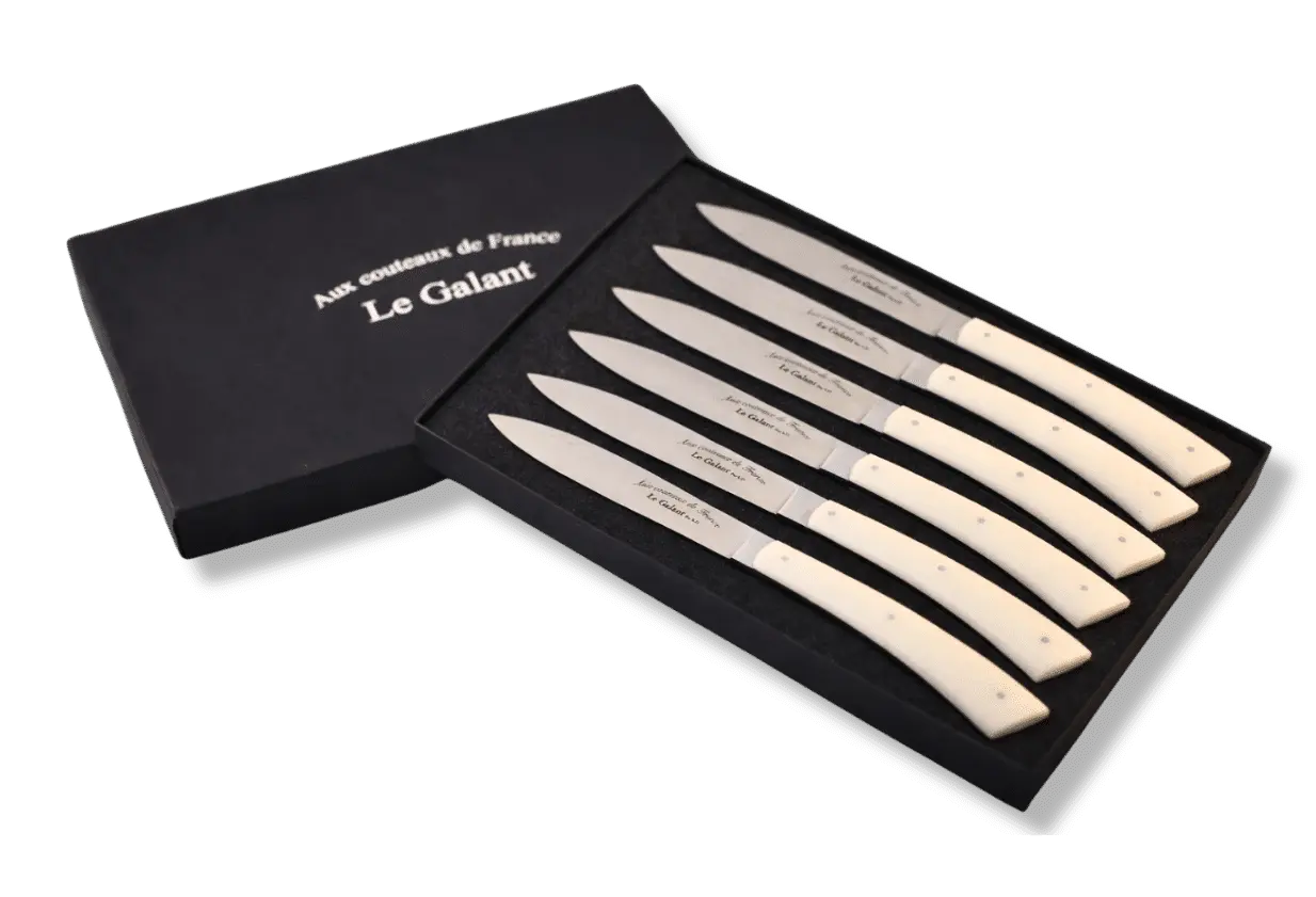 Coffret de couteaux de table artisanaux Le Galant avec manche en ivoire
